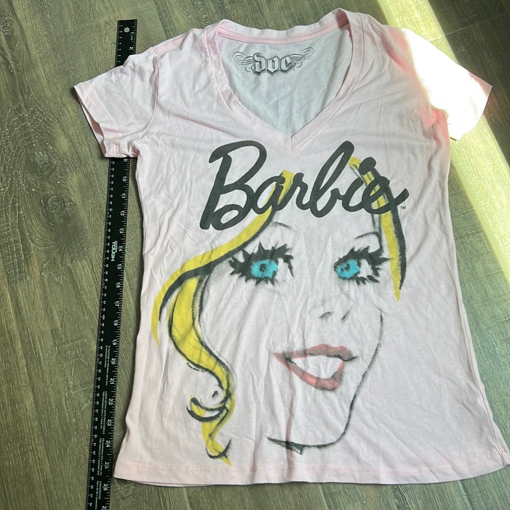 Doe brand Barbie v-neck tee/Size L/ Pink